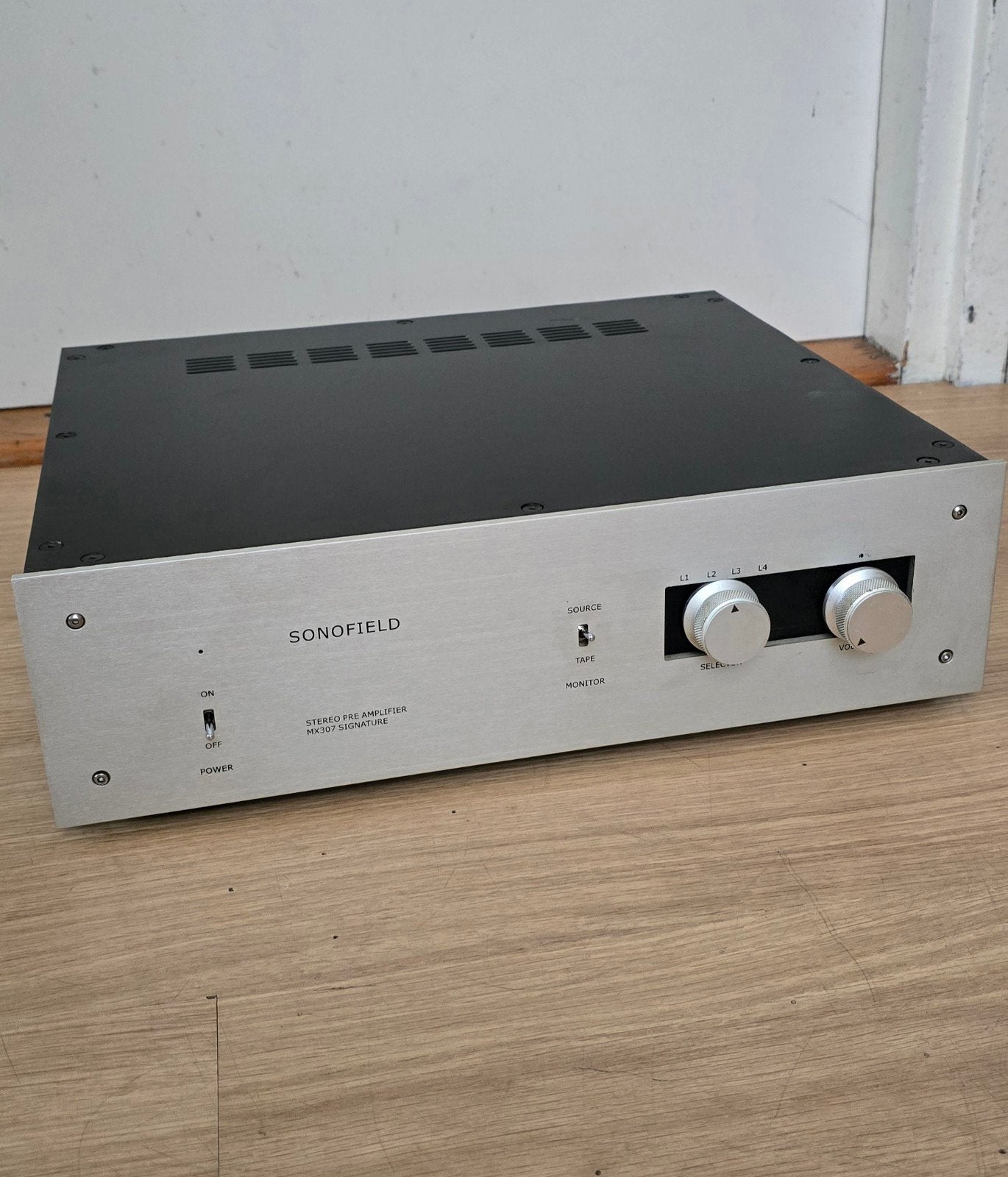 Sonofield

 MX307 Signature buizen voorversterker 🇨🇦, Audio, Tv en Foto, Versterkers en Receivers, Ophalen of Verzenden