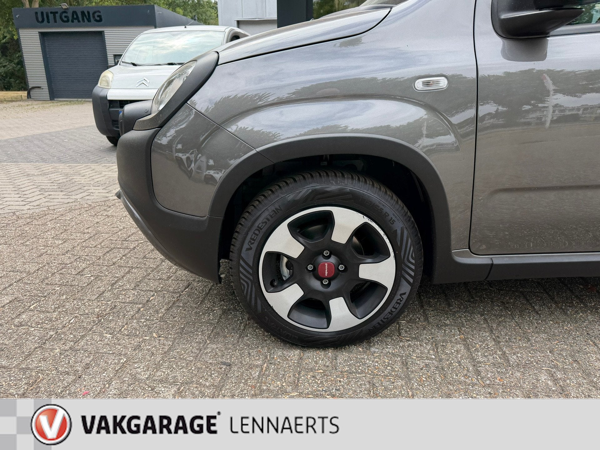 Fiat Panda 1.0 Hybrid City Cross, Rijklaarprijs / 12 mnd Bov, Auto's, Fiat, Voorwielaandrijving, Stof, Panda, 4 stoelen