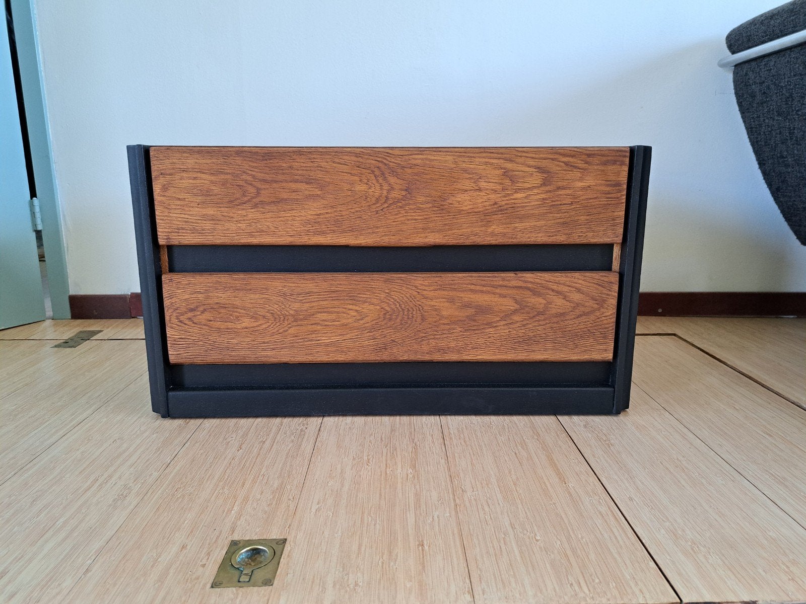 Stevige, gerenoveerde kast met 2 lades. Vintage nachtkastje, Huis en Inrichting, Ophalen, Nieuw