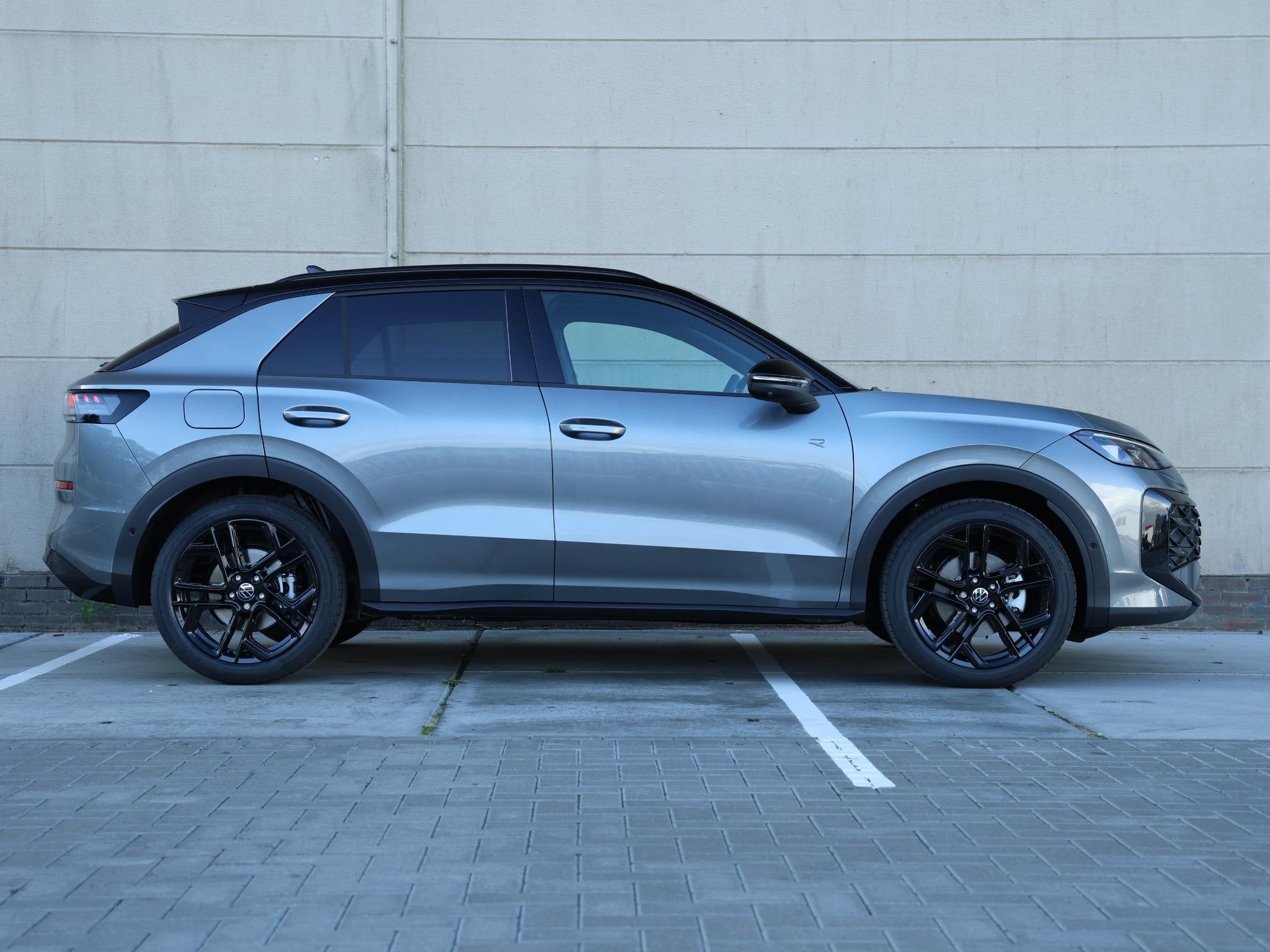 Volkswagen T-Roc R-Line First Edition 1.5 eTSI 110 kW / 150, Auto's, 1374 kg, Stof, 1498 cc, 4 cilinders