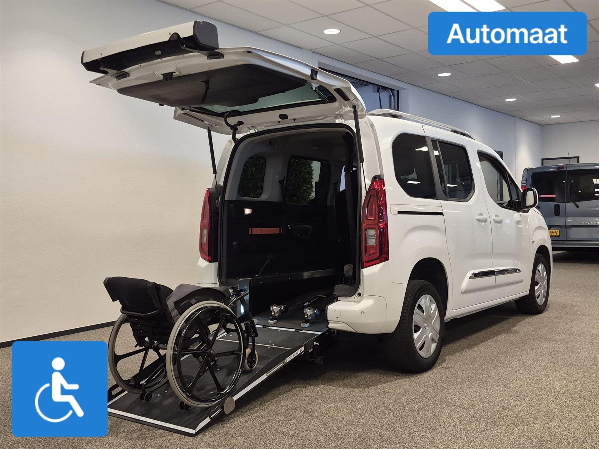 Toyota Proace City Verso L1 Rolstoelauto Automaat 3+1, Auto's, Automaat, 12 maanden, Stof, Gebruikt