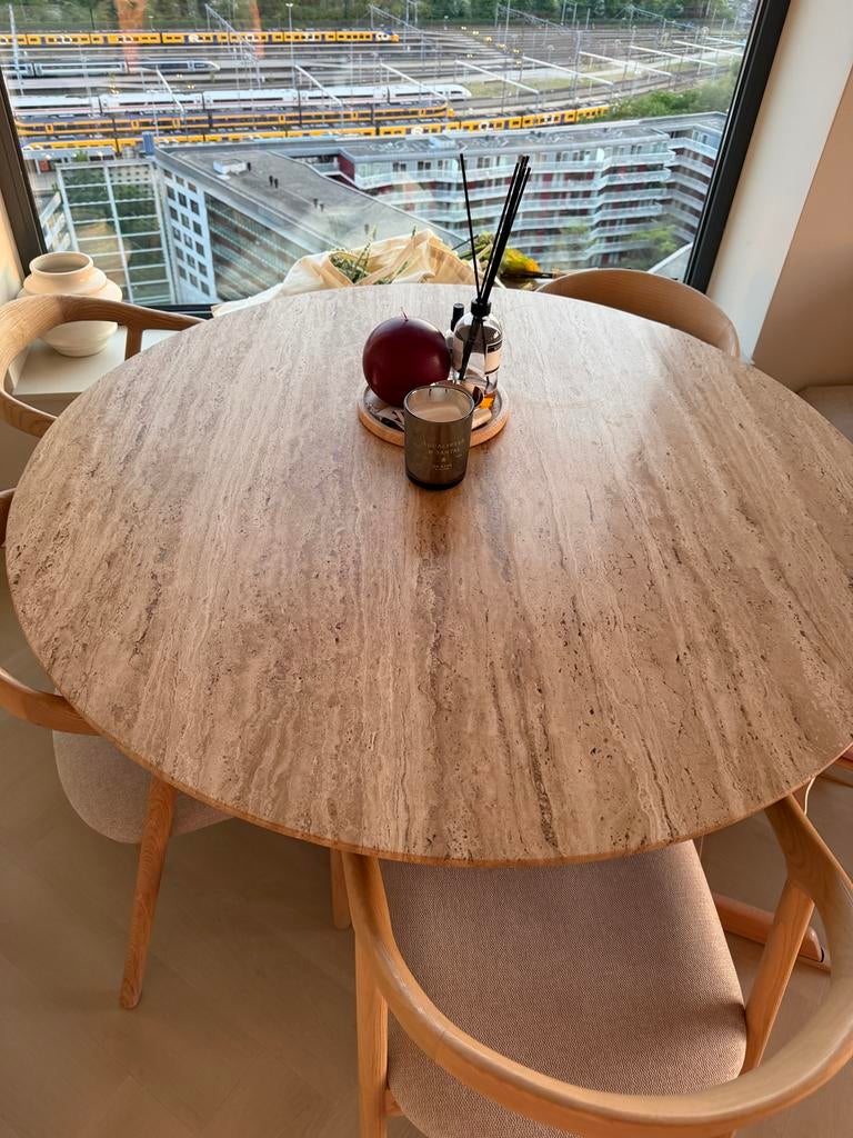 Ronde travertin eettafel - Goede staat, kleine breuk, Huis en Inrichting, Tafels | Eettafels, Overige materialen, Gebruikt, 100 tot 150 cm