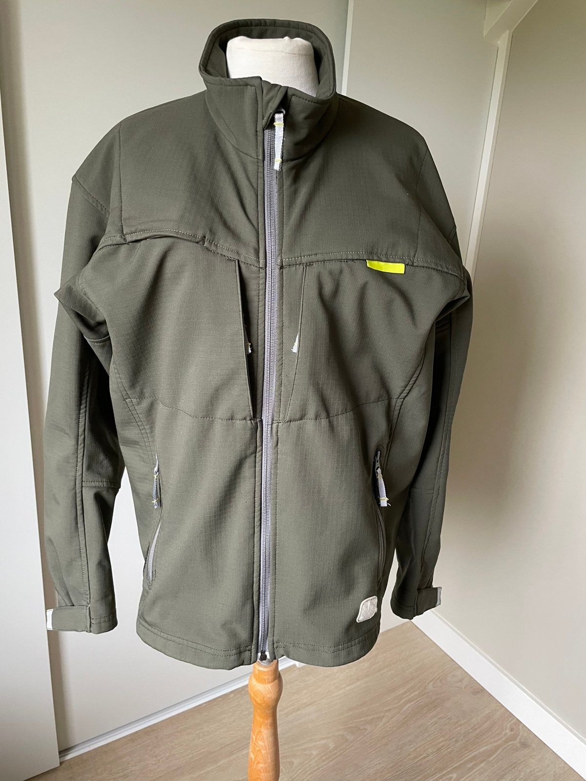 Fristads Donkergroen legergroen softshell jas maat M 38/40, Tuin en Terras, Werkkleding, Ophalen of Verzenden, Zo goed als nieuw