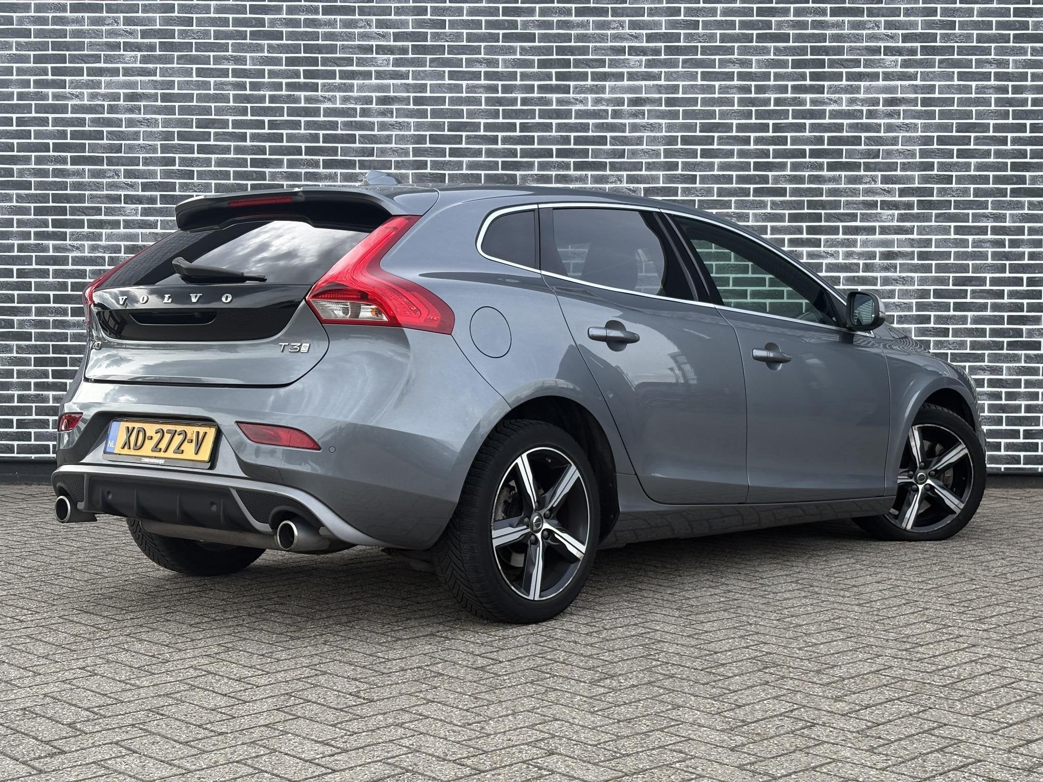 Volvo V40 1.5 T3 Polar+ Sport | Panoramadak | Navigatie | DA, Euro 6, 4 cilinders, Origineel Nederlands, 1500 kg