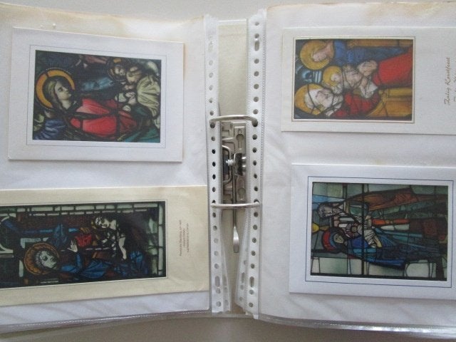 Kaarten met christelijke glas in lood afbeeldingen, Ophalen of Verzenden, 1980 tot heden, Gelopen, Overige thema's