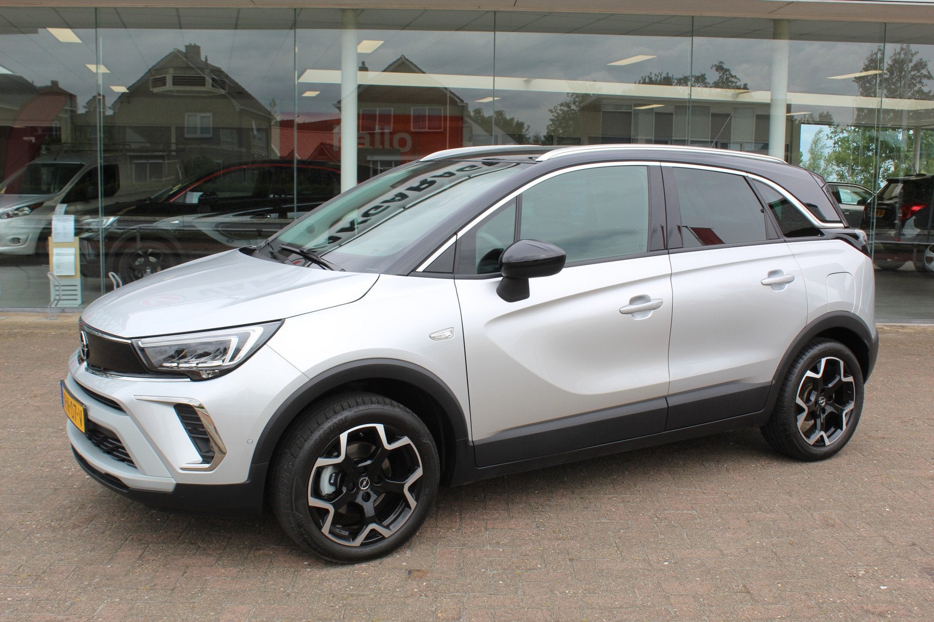 Opel Crossland 1.2-110pk Turbo 'Elegance'. Mooie en luxe hoo, 12 maanden, Gebruikt, Zwart, 1199 cc