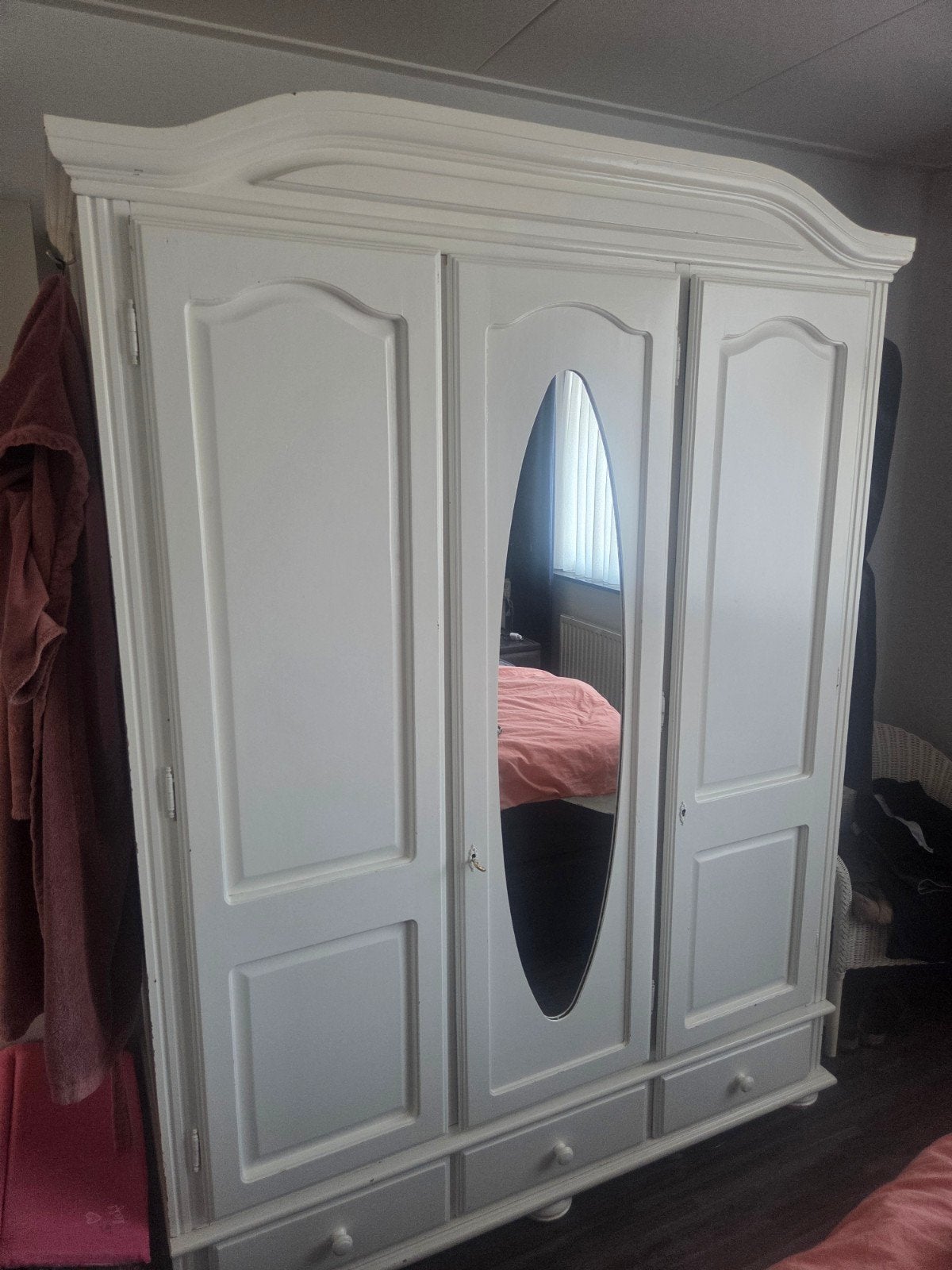 Witte kledingkast met spiegel en lades, Huis en Inrichting, Ophalen, Gebruikt, 200 cm of meer, Klassiek