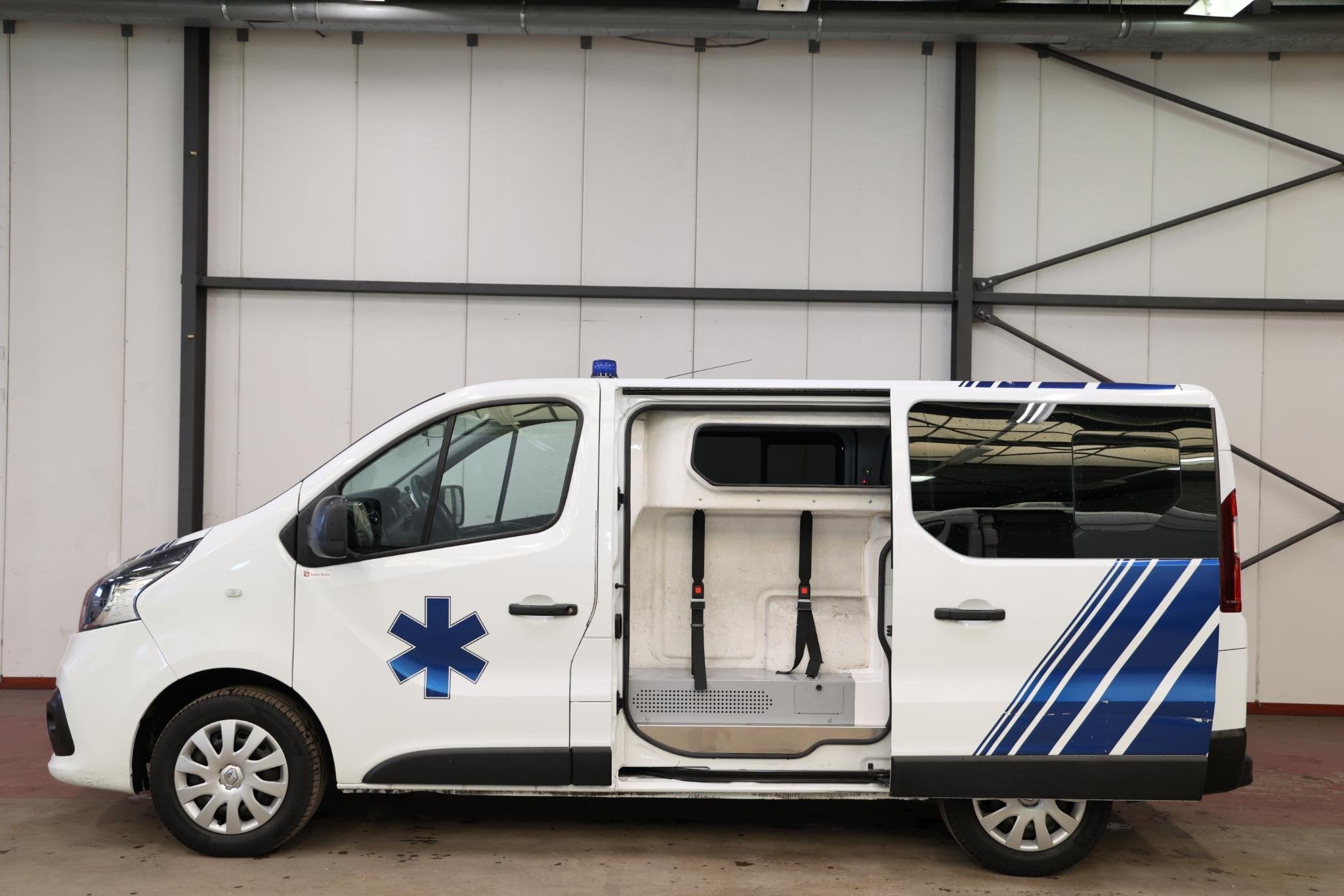 Renault Trafic AMBULANCE VSAV Rettungswagen Krankenwagen, Voorwielaandrijving, Gebruikt, Euro 6, 4 cilinders