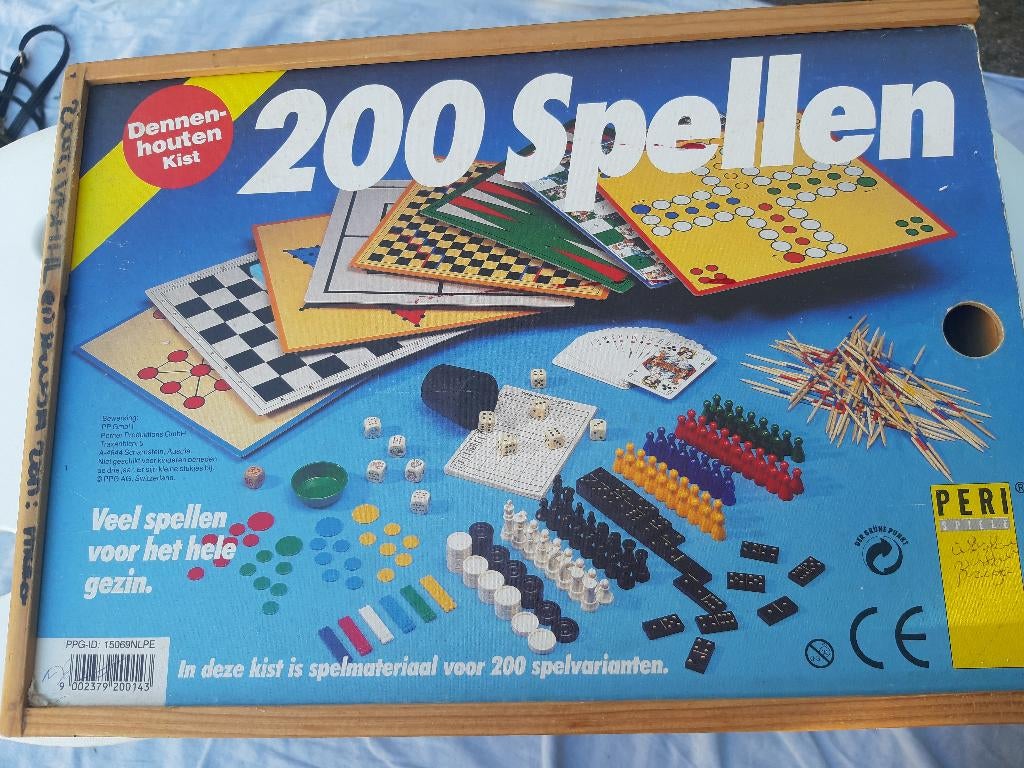 200 spellendoos van Peri, in een mooie houten kistje alles, Ophalen, Zo goed als nieuw, Vijf spelers of meer, PERI