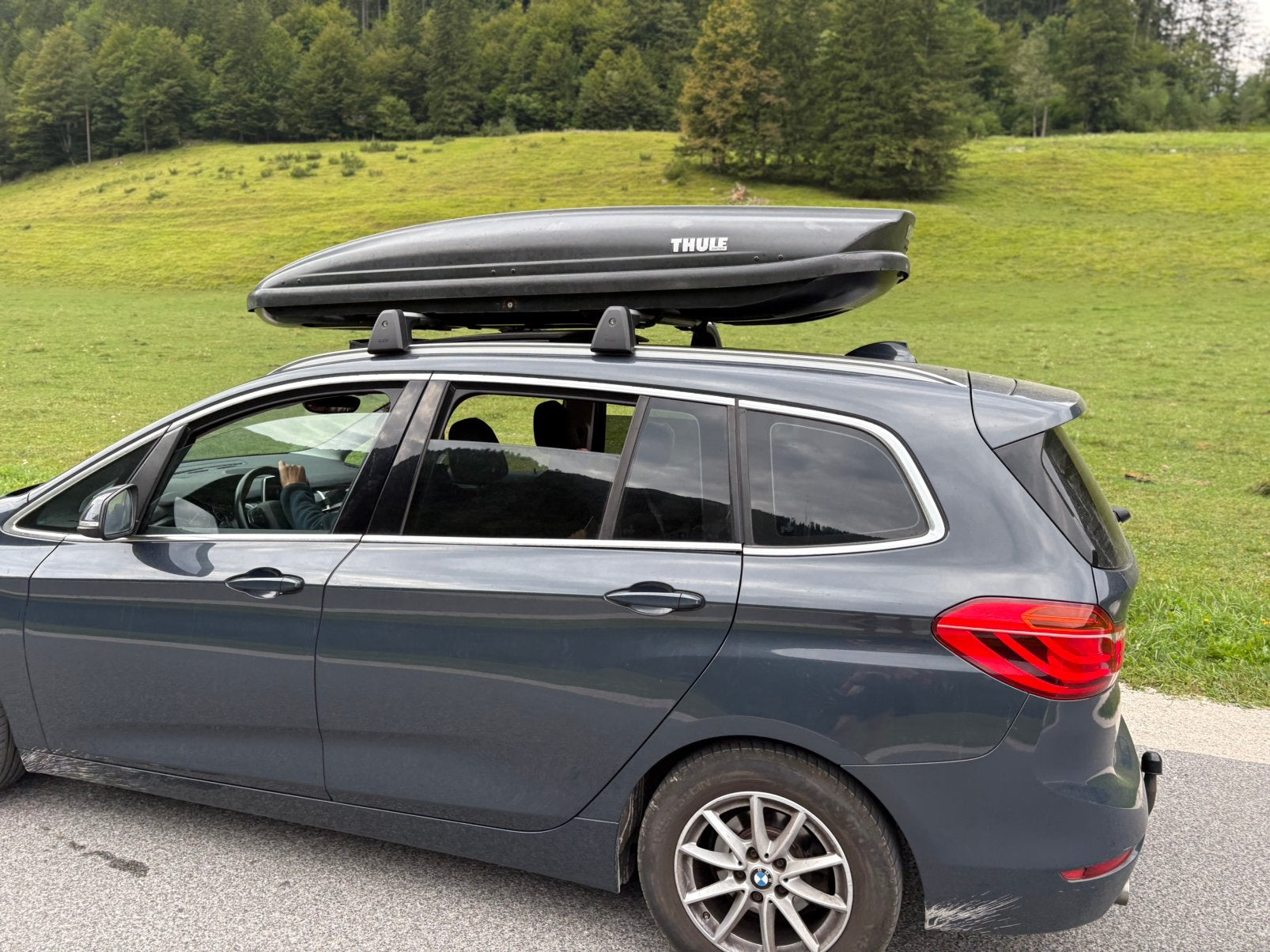 Dakkoffer Thule Spirit 820 (480 liter) te huur, Ophalen, Zo goed als nieuw
