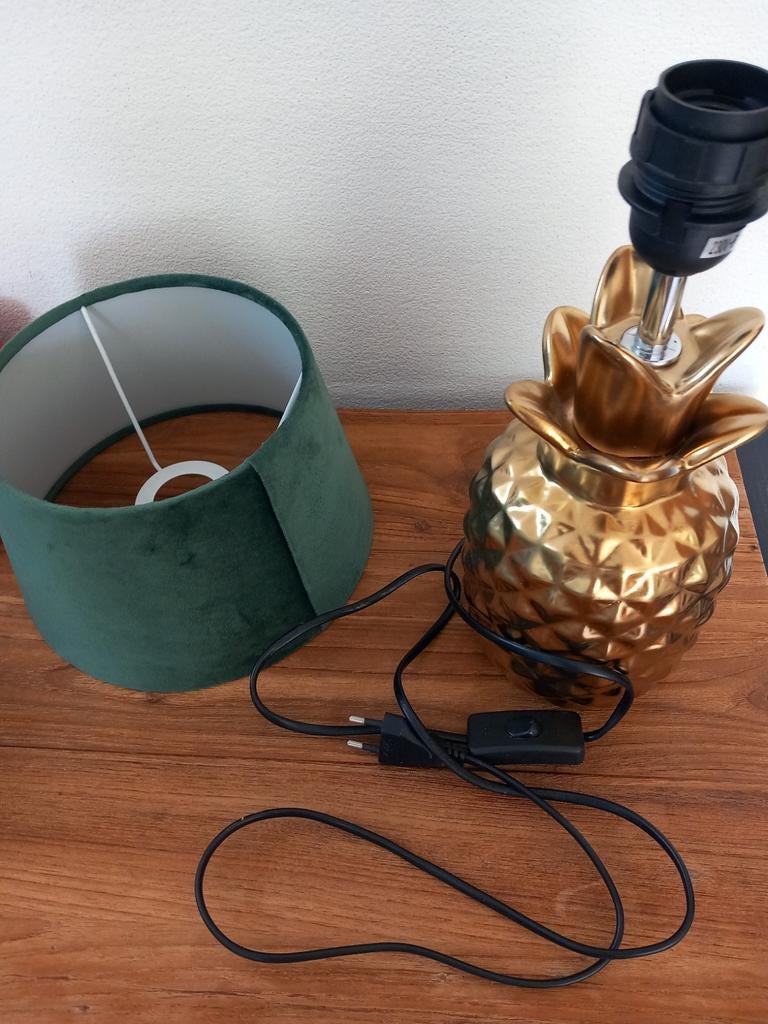Gouden ananas tafellamp met groene kap, Ophalen