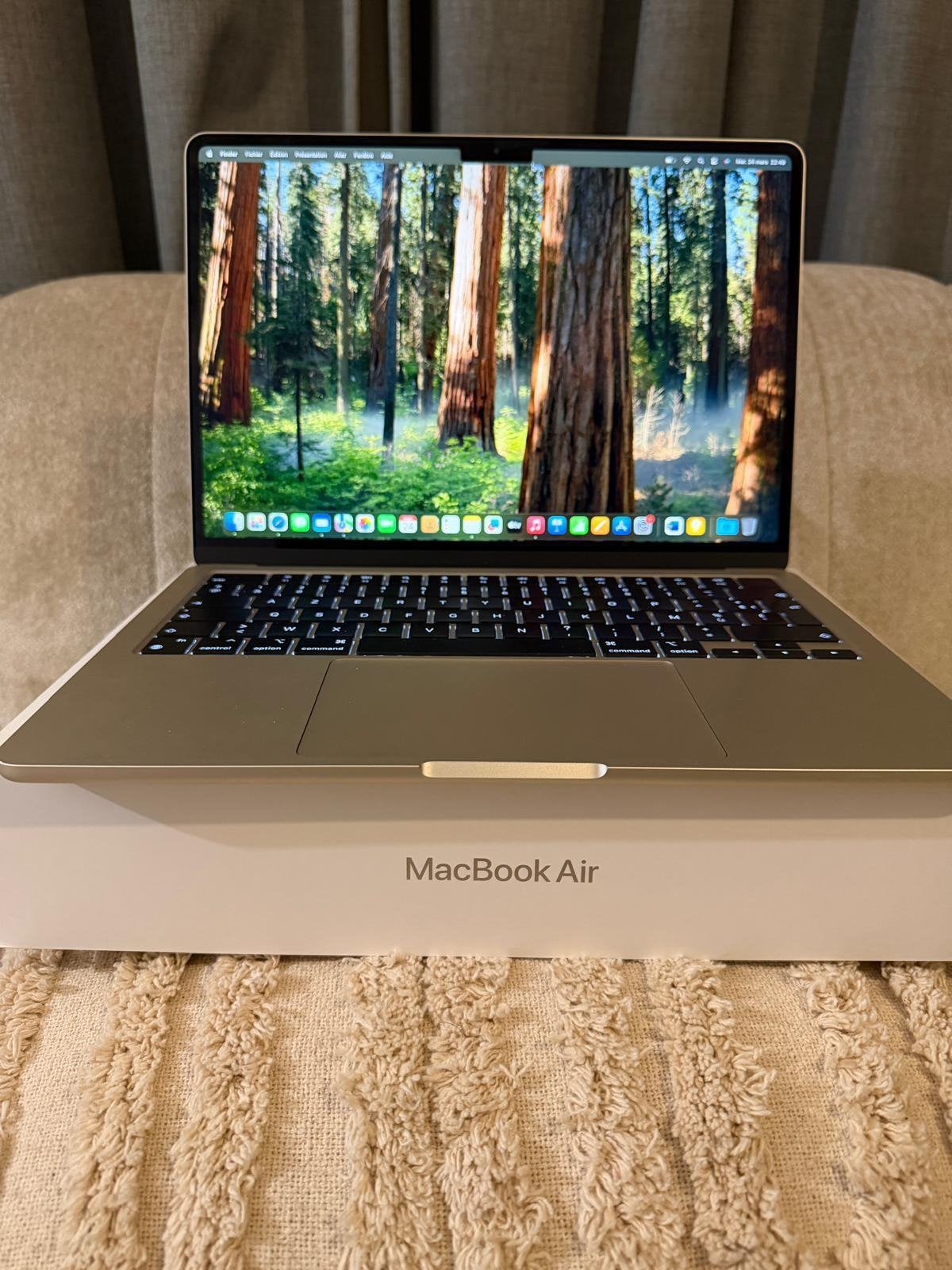 MacBook Air M3 2024 13 inch | 16GB/256GB | 2x Opgeladen |