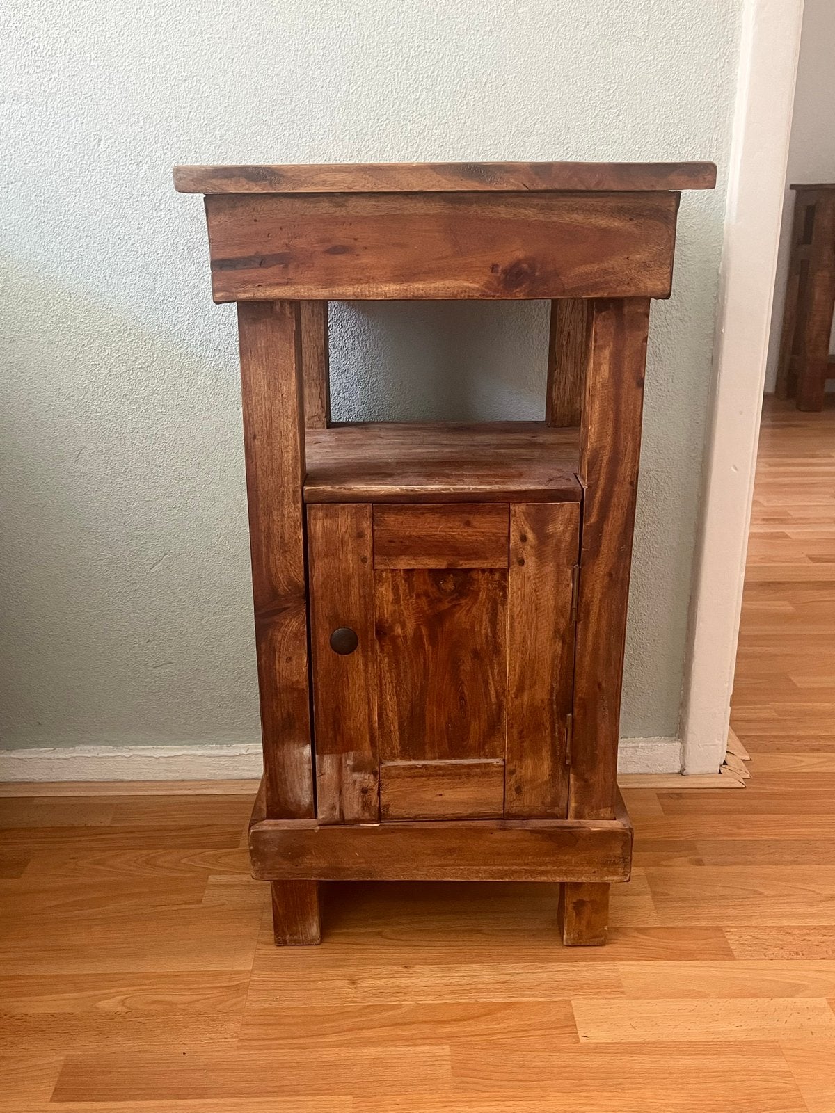 Houten nachtkastje/bijzettafel met opbergruimte, Huis en Inrichting, Ophalen, Gebruikt, Minder dan 45 cm, 55 tot 70 cm