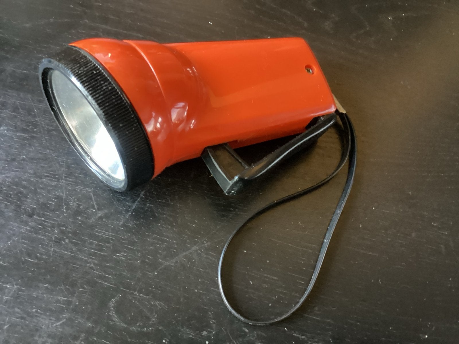 Vintage UK Knijpkat Zaklamp Jaren '50 IDEAAL VOOR NOODPAKKET, Ophalen of Verzenden, Zo goed als nieuw, Batterij