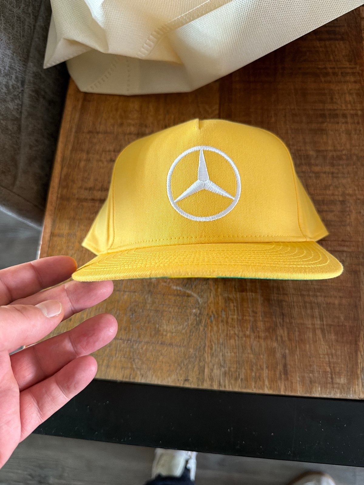 Mercedes-Benz f1 Pet Geel - Brazilië Vlag Kleuren, Ophalen of Verzenden, Nieuw, One size fits all, Pet