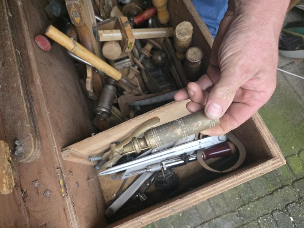Schuurvondst: Antieke Gereedschapskist met Gereedschap, Antiek en Kunst, Antiek | Gereedschap en Instrumenten, Ophalen of Verzenden