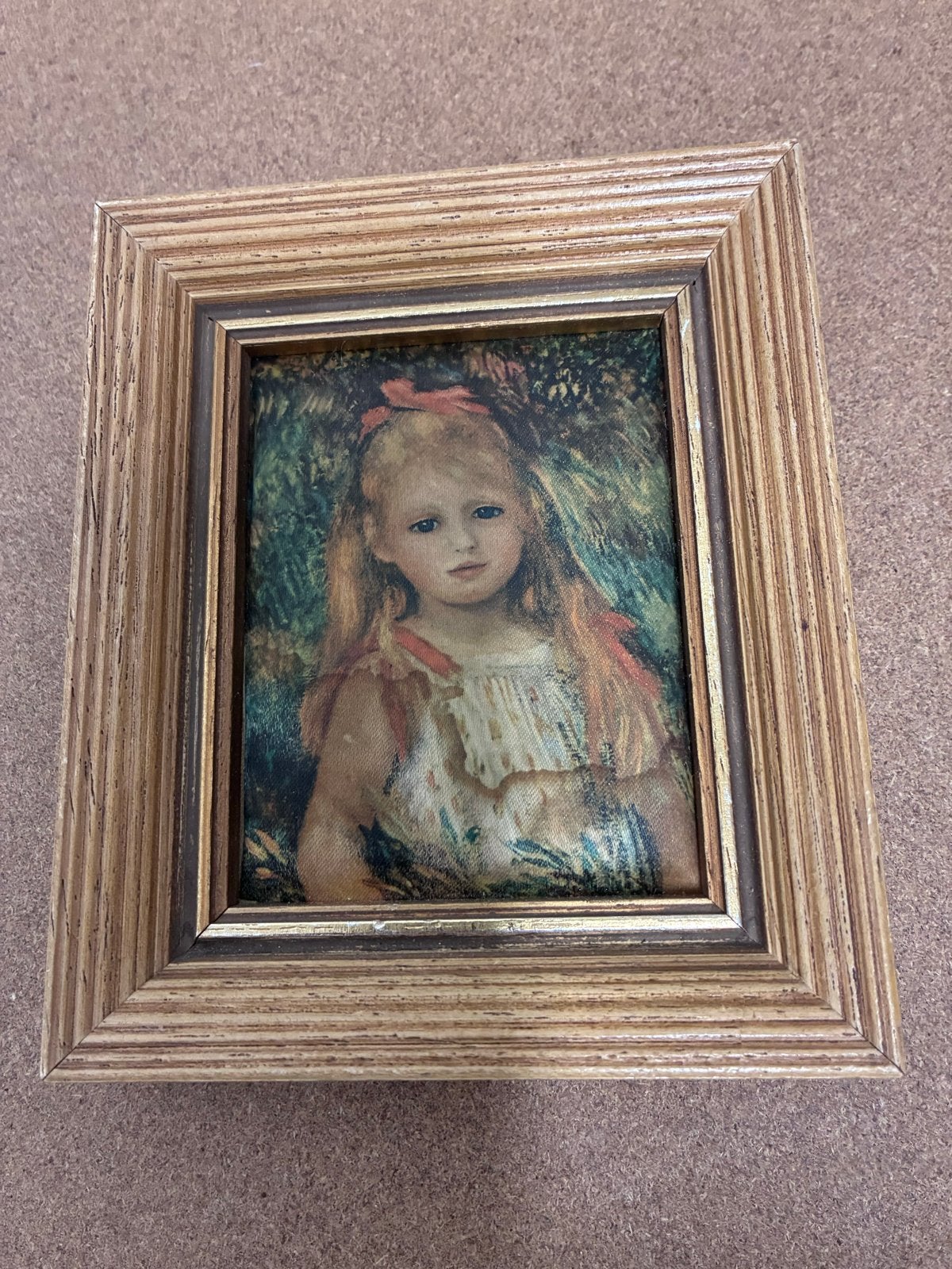 Ingelijst schilderij van een meisje, mogelijk Renoir-print, Doek, Portret of Personen, Impressionistisch, Ophalen of Verzenden