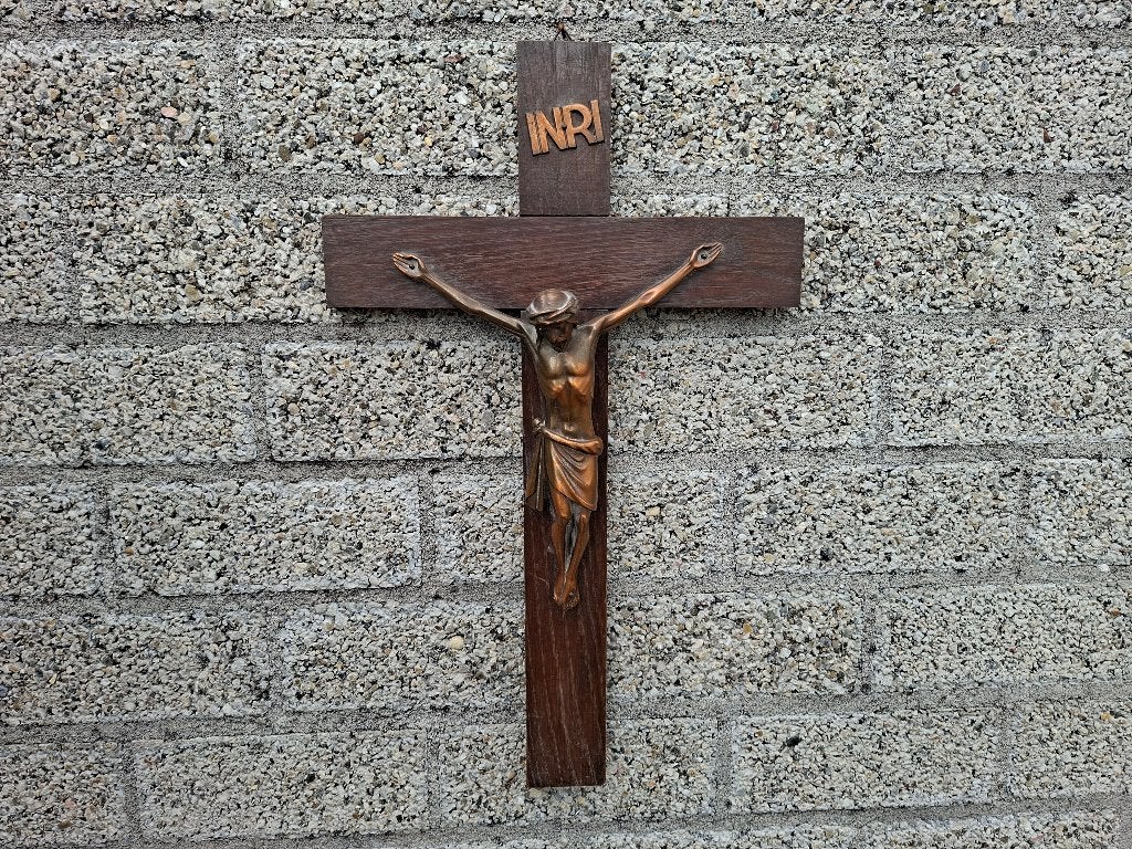 grote hangende eiken kruis met christus brons, Ophalen of Verzenden