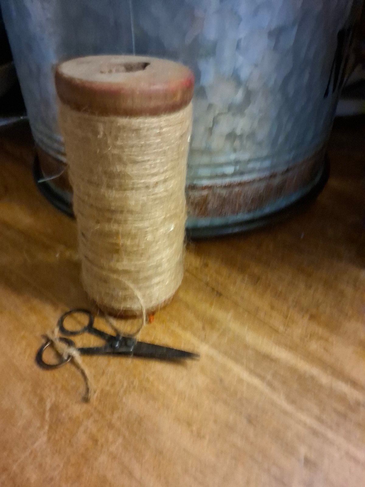 Jute touw op houten klos met schaartje - 15 cm hoog, Gebruikt, Bruin, Knutselmateriaal, Hout