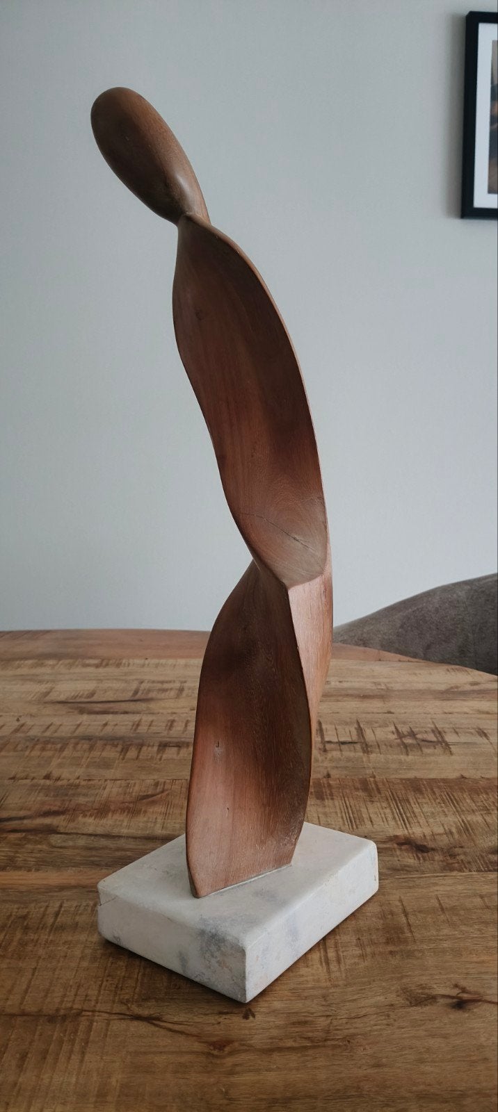 sculptuur op marmer blok, Ophalen