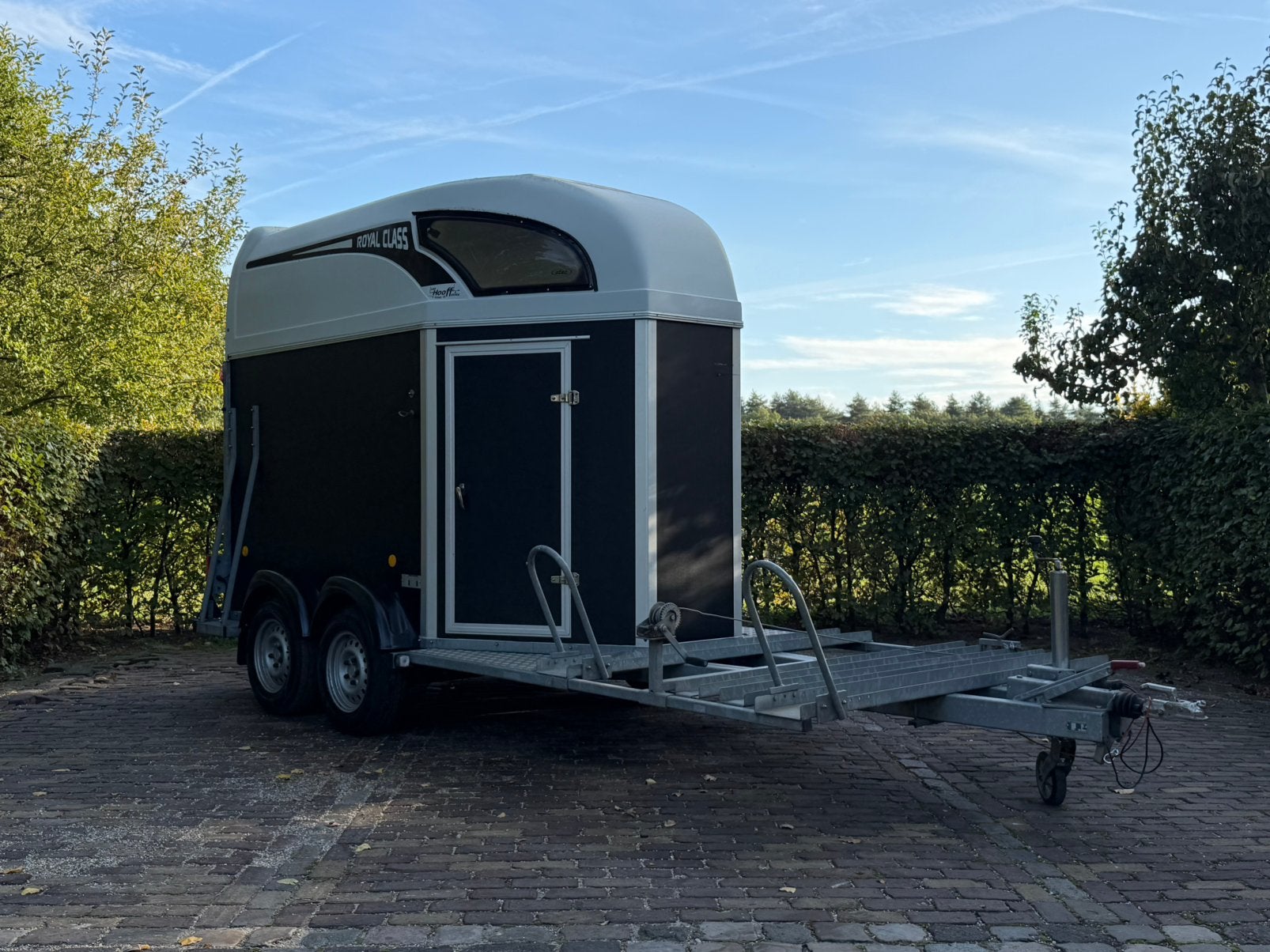 Zeer nette 2 paards atec mentrailer