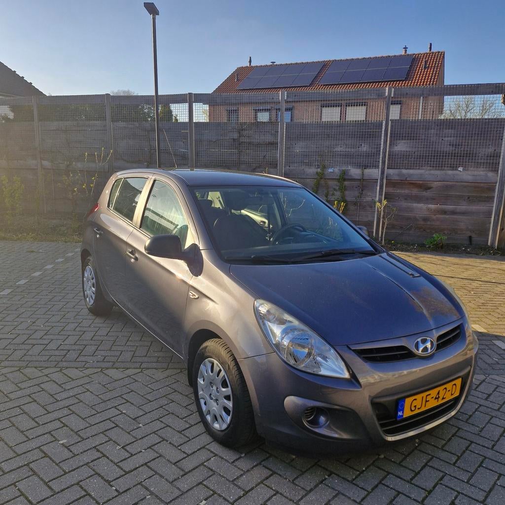 Hyundai i20 1.4 5-DRS AUT 2012 Grijs, Euro 5, Zwart, 4 cilinders, 1396 cc