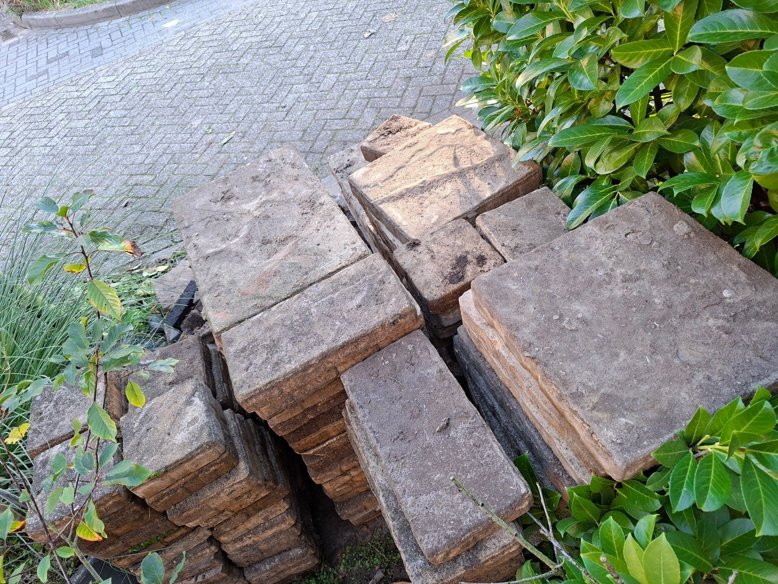 Gratis mooie partij tegels, Ophalen, Beton, Terrastegels