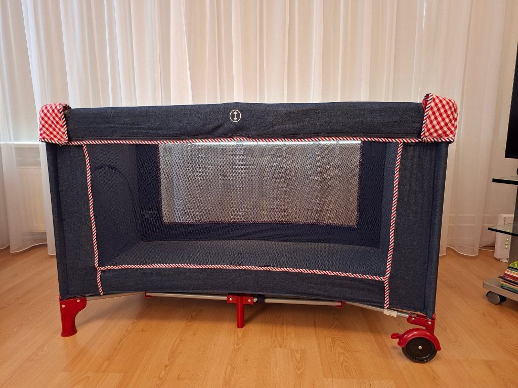 Campingbedje Lief met rolbodem, matras, dekbed, reistas, Ophalen, Zo goed als nieuw, Minder dan 140 cm, Matras