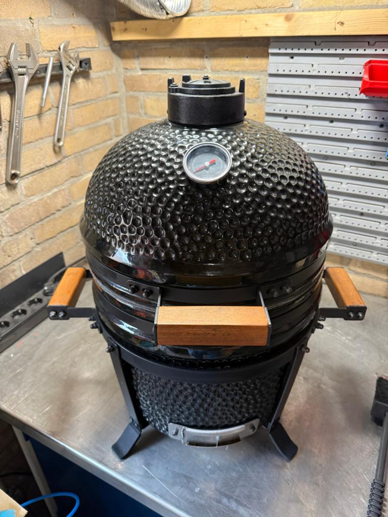 Van Speijk Compact Kamado met accessoires & Keter bbq tafel, Ophalen, Zo goed als nieuw