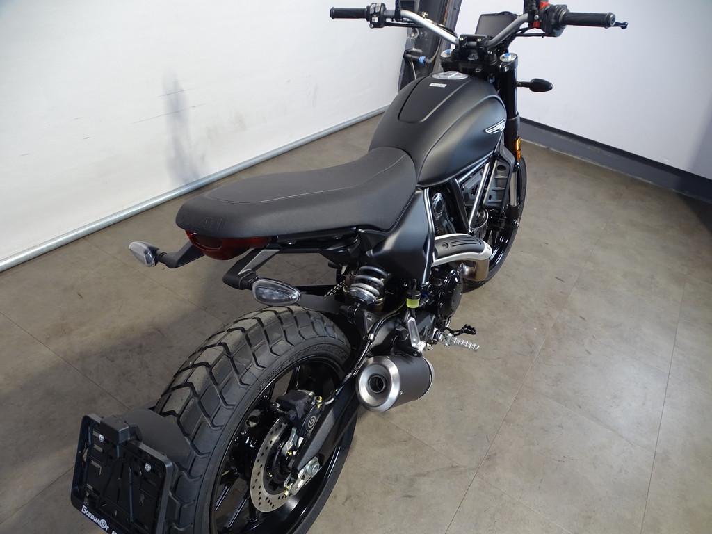 Ducati Scrambler DARK, Bedrijf, Naked bike