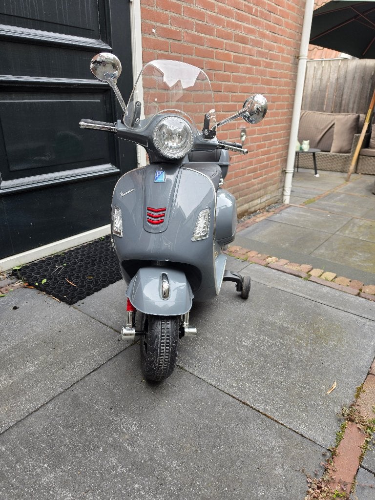 Kinder Vespa scooter, Ophalen, Zo goed als nieuw