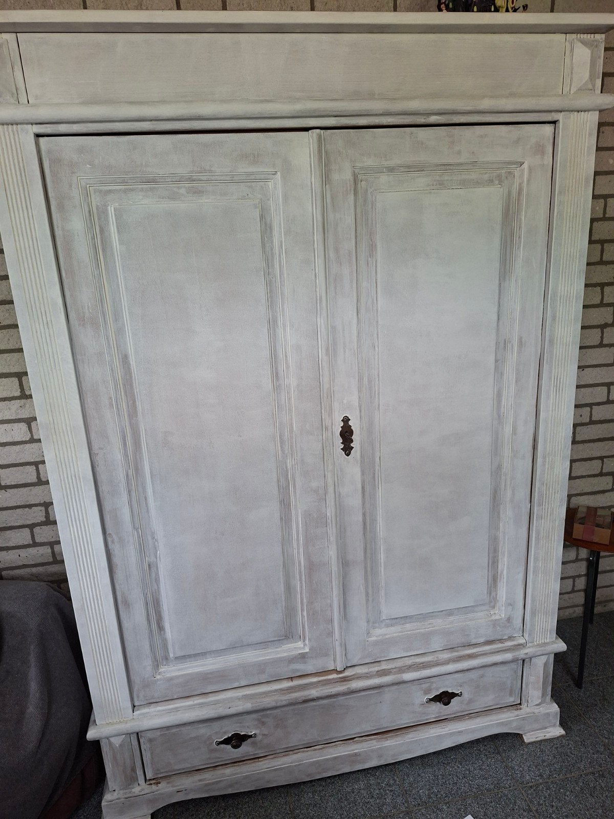 Antieke linnenkast, wit geverfd, met lade en deuren, Gebruikt, 100 tot 150 cm, Ophalen of Verzenden, Antiek, Landelijk, Brocante
