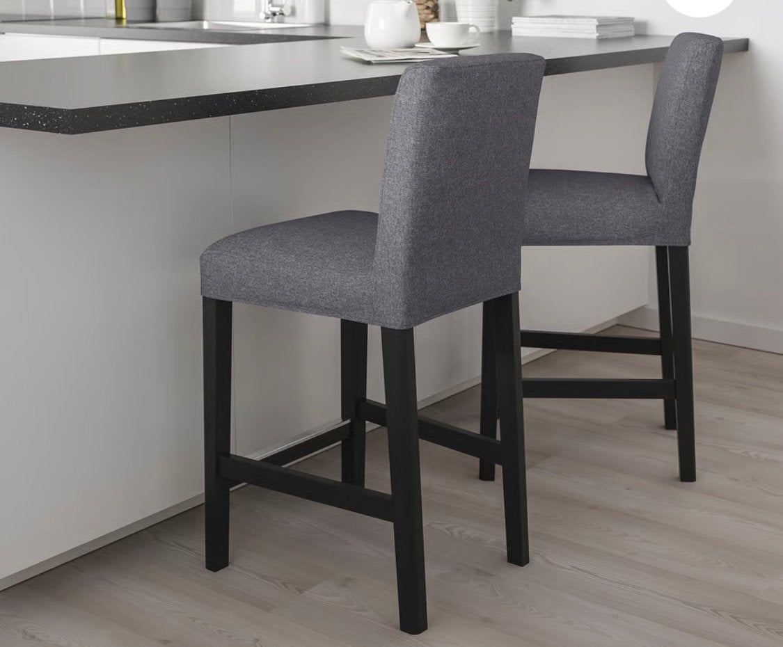 Twee IKEA Bergmund barkrukken met afneembare hoezen, Huis en Inrichting, Barkrukken, Ophalen, Met voetsteun, 60 tot 90 cm, Zo goed als nieuw