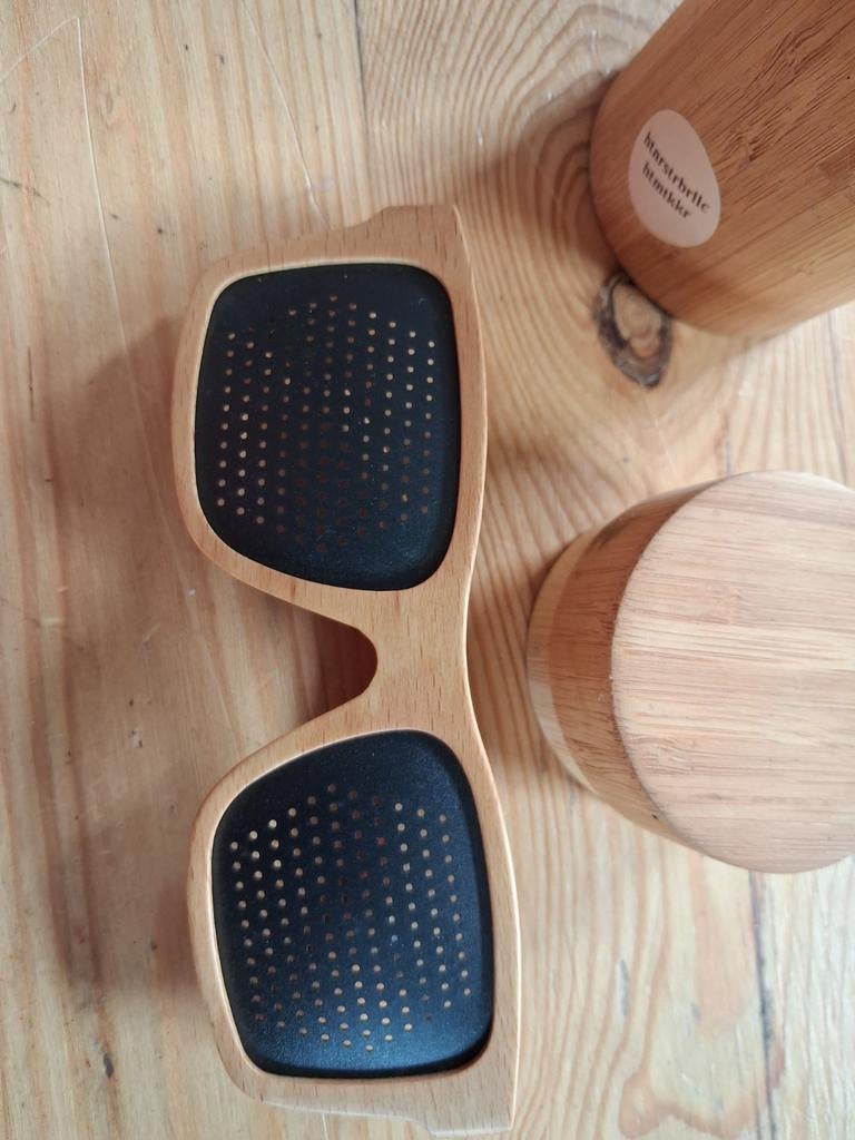 Houten Rasterbril / Pinhole Bril met Bamboe Koker, Overige merken, Bruin, Ophalen of Verzenden, Zo goed als nieuw