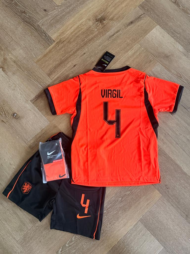 Nederlands elftal WK 2026 kids tenue maat 116/122 Virgil #4, Ophalen of Verzenden, Nieuw, Jongen of Meisje