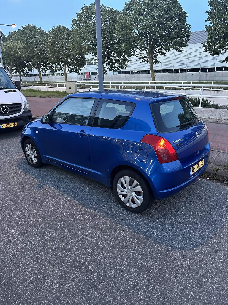 Suzuki Swift 1.5 Automaat 2007 Blauw carplay APK nette auto!, Auto's, Automaat, Euro 5, Stof, 40 €/maand