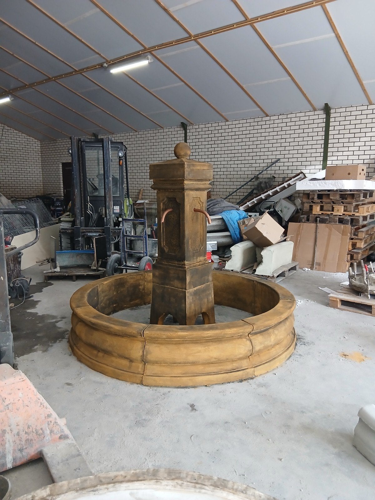 Franse dorpsfontein, Tuin en Terras, Waterpartijen en Fonteinen, Ophalen, Nieuw, Beton, Fontein