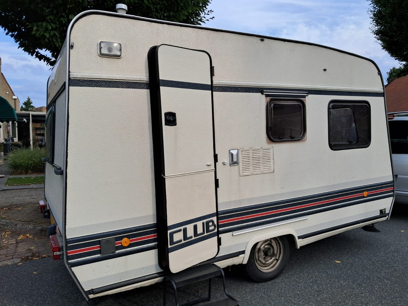 Bürstner Club Caravan met voortent en 4 slaapplaatsen, Vast bed, Treinzit, Bürstner, 500 - 750 kg