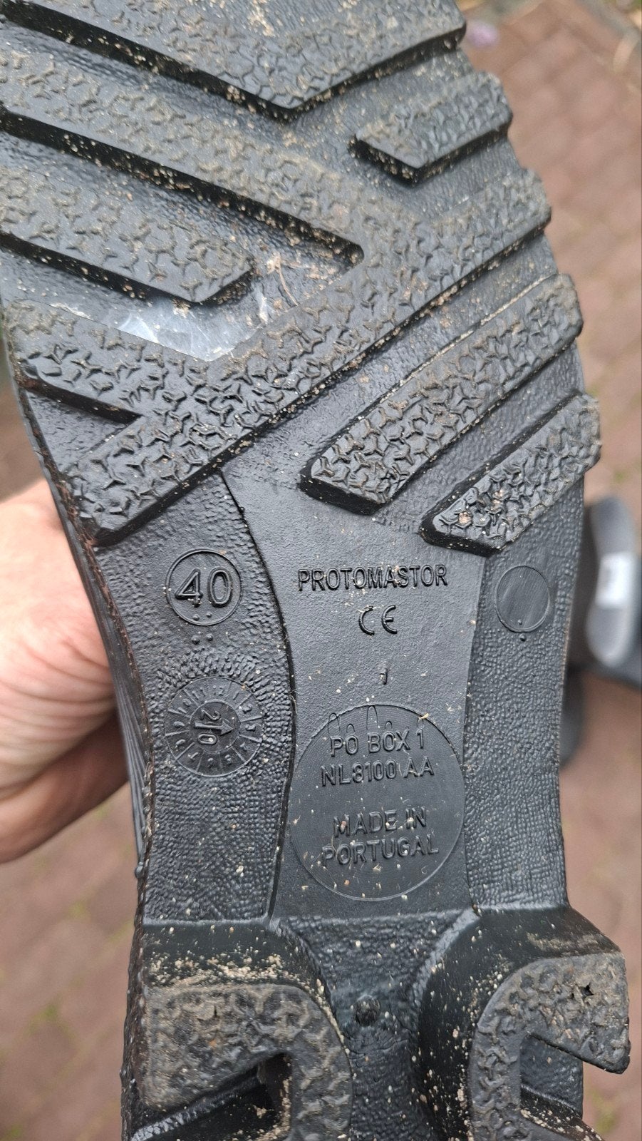 Dunlop Protomasters Maat 40 (is 42 vallen groot), Ophalen