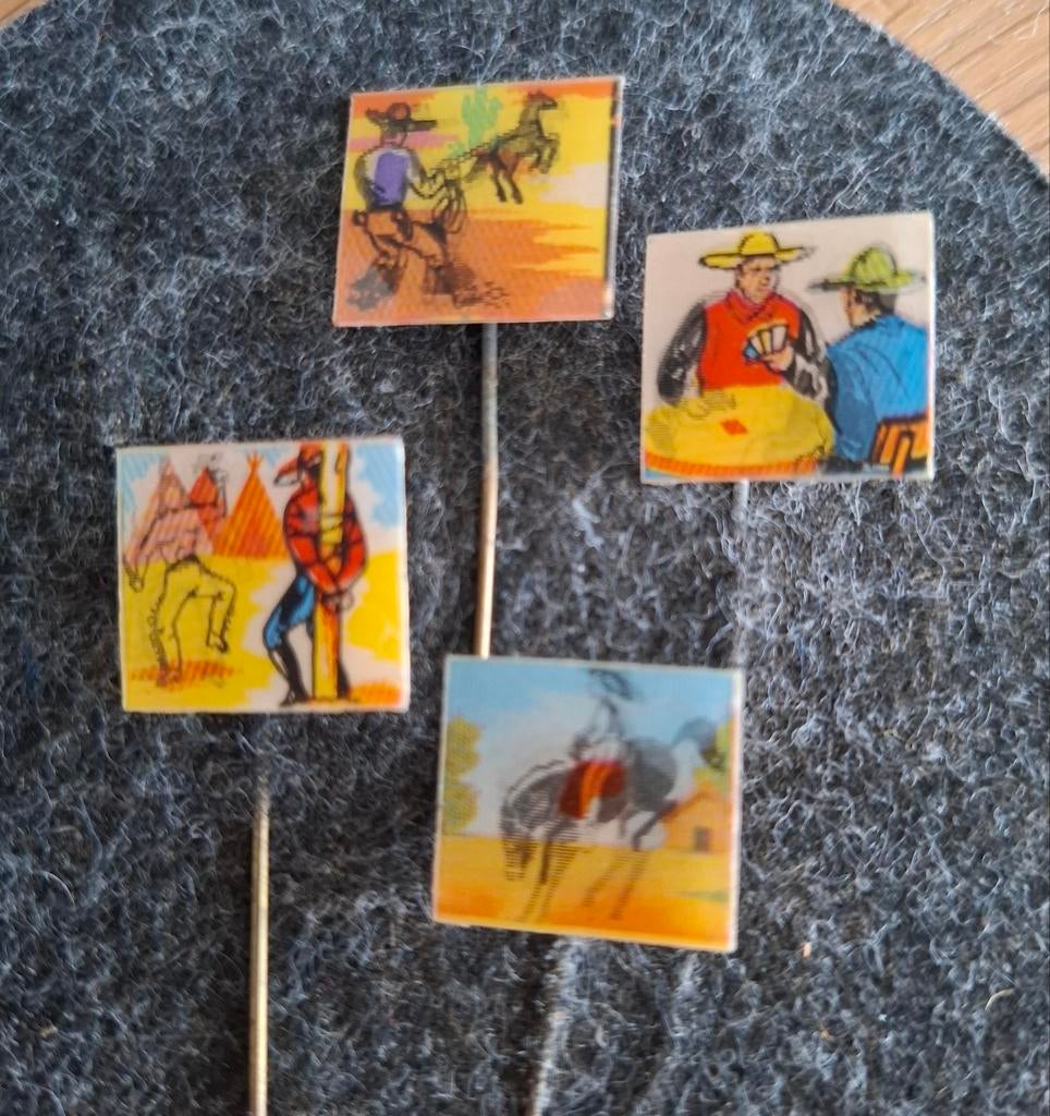 4 vintage reflecterende speldjes - Cowboy thema, Verzamelen, Speldjes, Pins en Buttons, Ophalen of Verzenden, Gebruikt