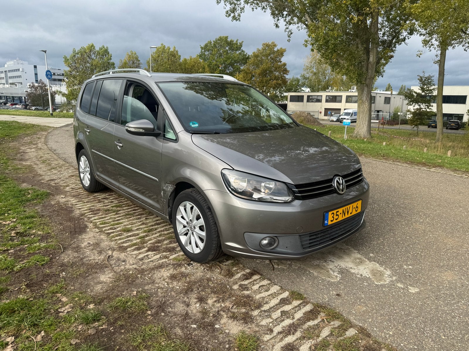 Volkswagen Touran 1.4 TSI 140 pk Dsg7  2010 2e eigenaar, Zwart, 4 cilinders, 1436 kg, Origineel Nederlands
