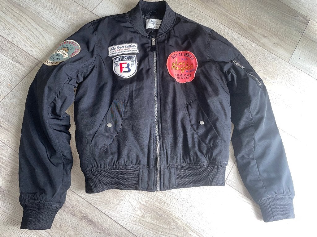 Bershka tussenjas m jas jasje bomberjack zwart zwarte Jack, Verzenden, Gedragen, Maat 38/40 (M), Zwart
