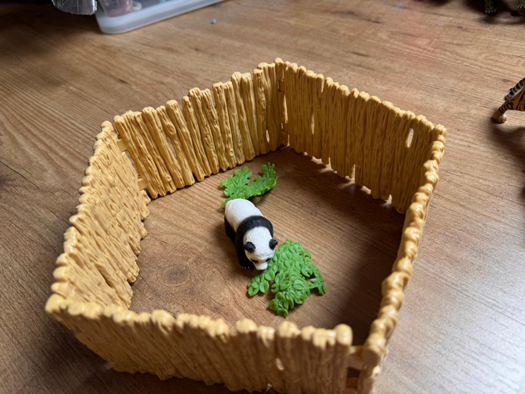 Schleich Wild Life 42429 Panda met omheining, Kinderen en Baby's, Ophalen, Zo goed als nieuw