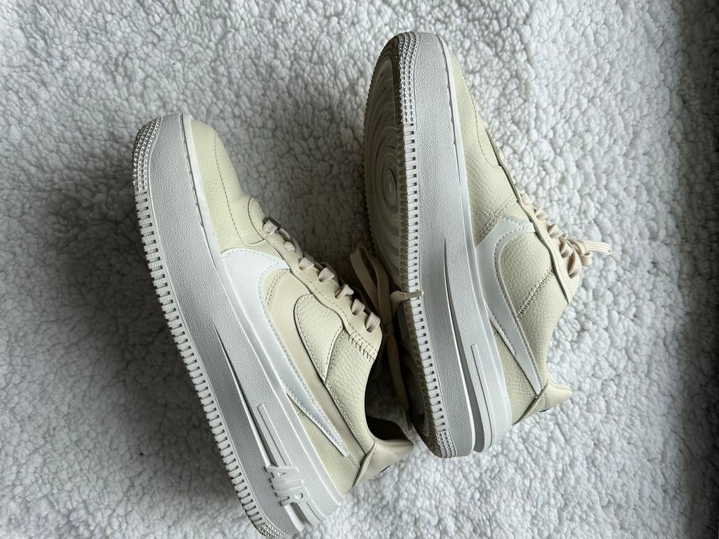 Nike Air Force 1 Low '07 LX UV Reactive Sneakers, Ophalen, Zo goed als nieuw, Beige, Sneakers of Gympen