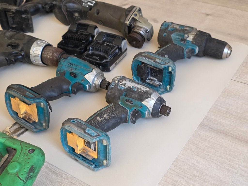 Foto 17 van :Partij Elektrisch Gereedschap(Makita & Hitachi)Opknappers