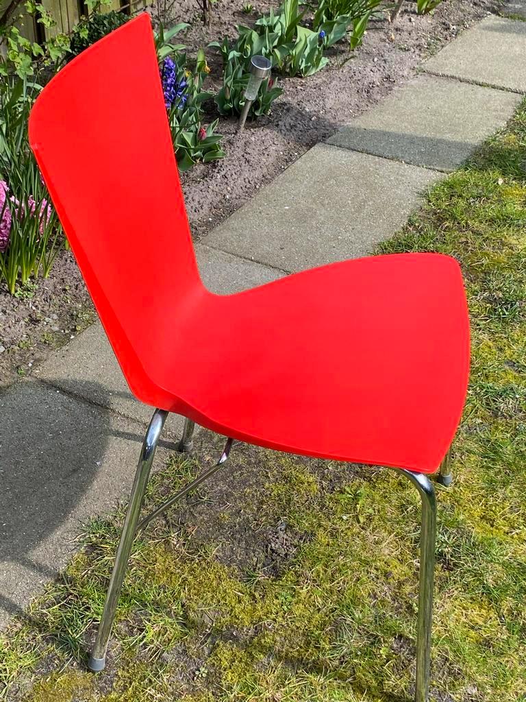 6 Helderrode design eettafelstoelen, kunststof met alu poten, Kunststof, Ophalen of Verzenden, Zo goed als nieuw, Vijf, Zes of meer stoelen
