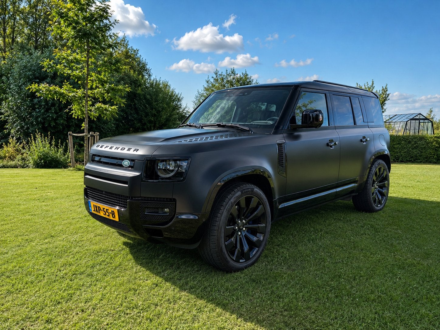 Land Rover Defender P300e 300pk Phev AWD Aut 2026 Zwart, Auto's, Automaat, Zwart, 3000 kg, Zwart