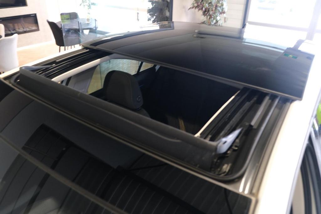 Volkswagen Golf 1.5 TSI 8.5 Life Edition Pano Apple Carplay, Voorwielaandrijving, Lichtsensor, Stof, 4 cilinders