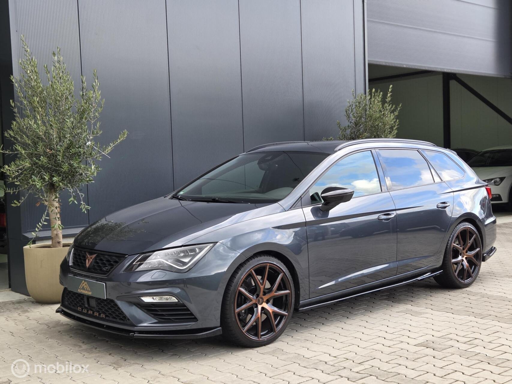 Seat Leon ST Cupra 300 4DRIVE 2.0 TSI Beats|Pano|Carbon|Virt, Auto's, Automaat, 15 km/l, Gebruikt, 4 cilinders