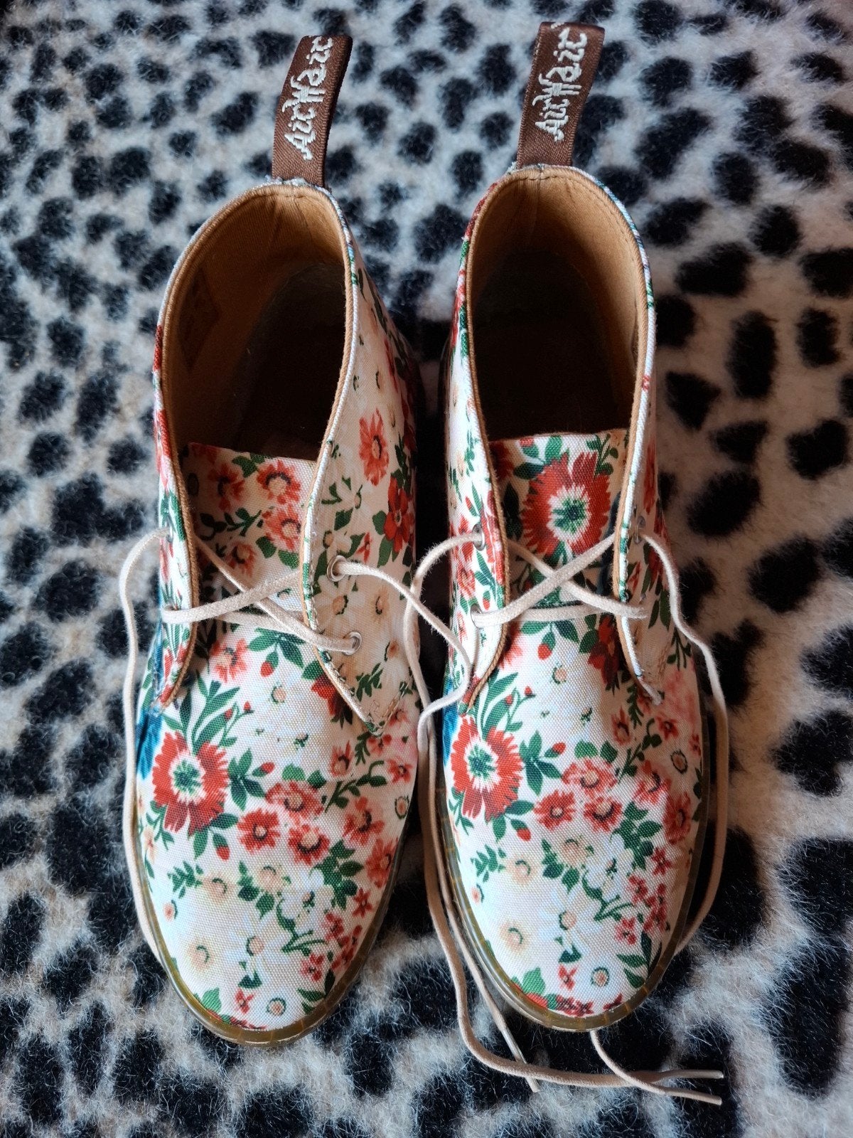 ZGAN Dr. Martens Daytona bloemen maat 38 wit creme, Kleding | Dames, Dr. Martens, Ophalen of Verzenden, Zo goed als nieuw